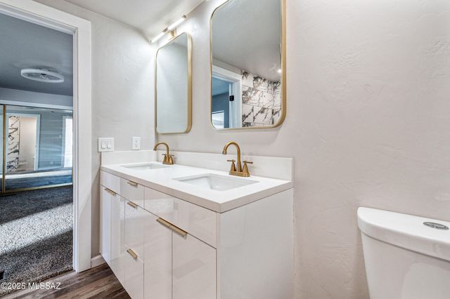 2305 W Ruthrauff Road, Tucson, AZ 85705