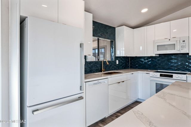 2305 W Ruthrauff Road, Tucson, AZ 85705