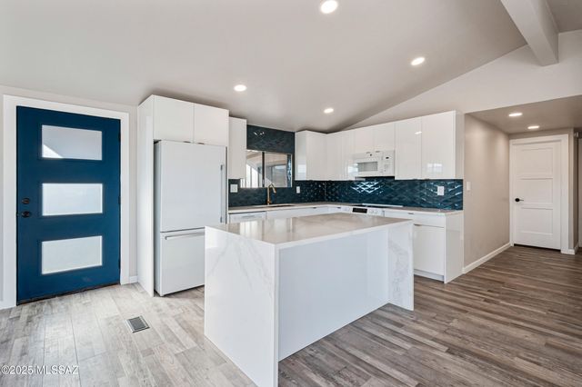 2305 W Ruthrauff Road, Tucson, AZ 85705