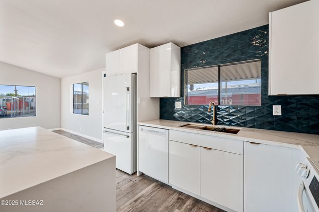 2305 W Ruthrauff Road, Tucson, AZ 85705