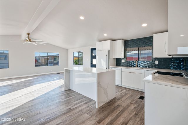 2305 W Ruthrauff Road, Tucson, AZ 85705