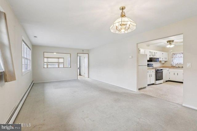 192 CHARLOTTEVILLE DR S S, Toms River, NJ 08757