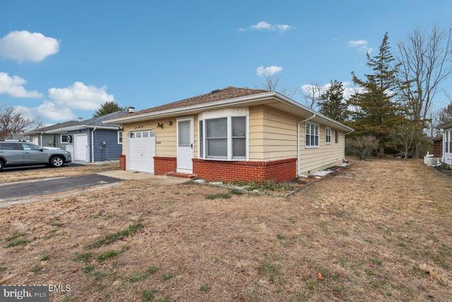 192 CHARLOTTEVILLE DR S S, Toms River, NJ 08757