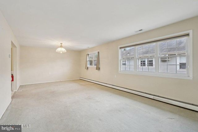 192 CHARLOTTEVILLE DR S S, Toms River, NJ 08757