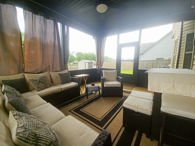 1325 Winterset Dr, Clarksville, TN 37040