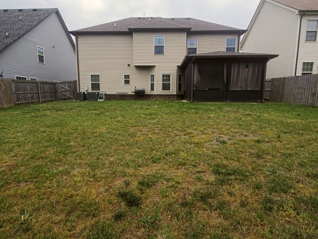 1325 Winterset Dr, Clarksville, TN 37040