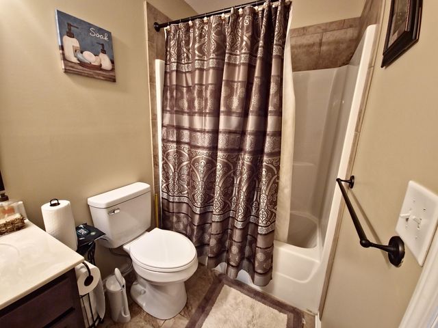 1325 Winterset Dr, Clarksville, TN 37040