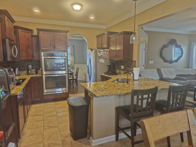 1325 Winterset Dr, Clarksville, TN 37040