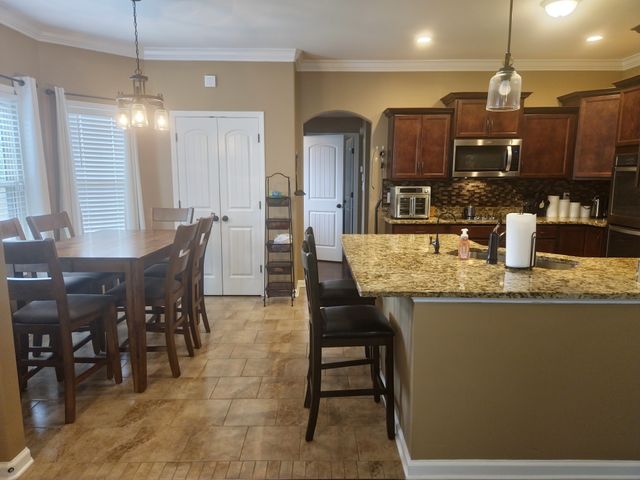 1325 Winterset Dr, Clarksville, TN 37040