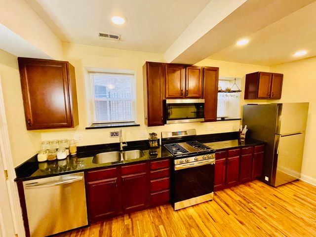 4816 N Avers Avenue G, Chicago, IL 60625