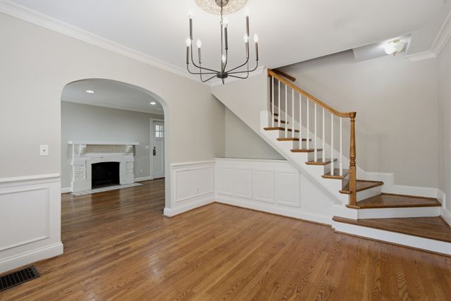 517 Chesterfield Ave, Nashville, TN 37212