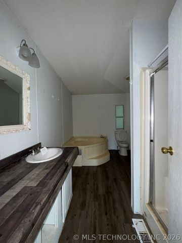 471778 E 779 Road, Stilwell, OK 74960