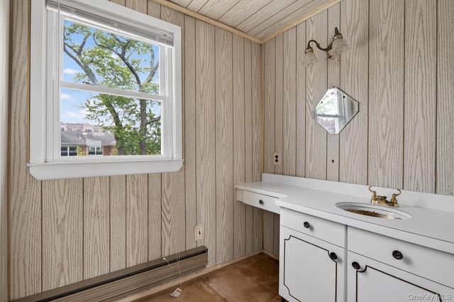 567 Pearl Street, Oceanside, NY 11572