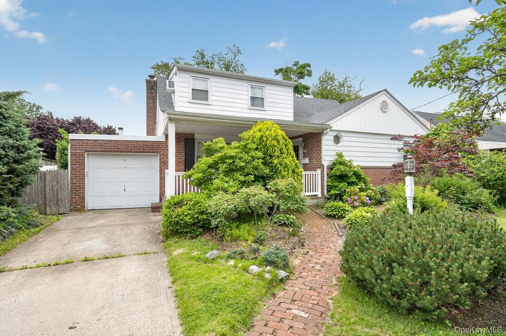 567 Pearl Street, Oceanside, NY 11572