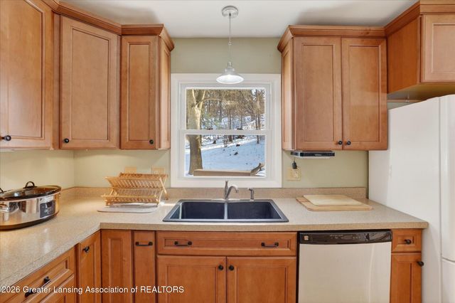 2216 River Court, Lansing, MI 48917