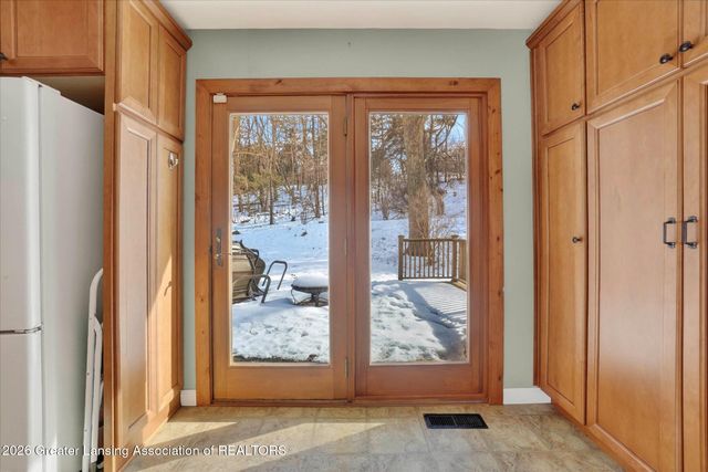 2216 River Court, Lansing, MI 48917