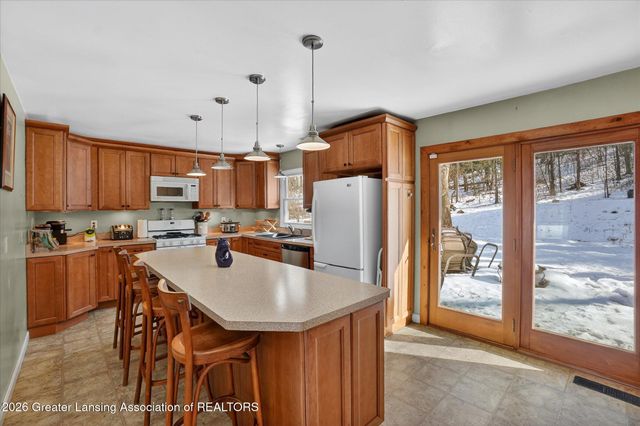 2216 River Court, Lansing, MI 48917