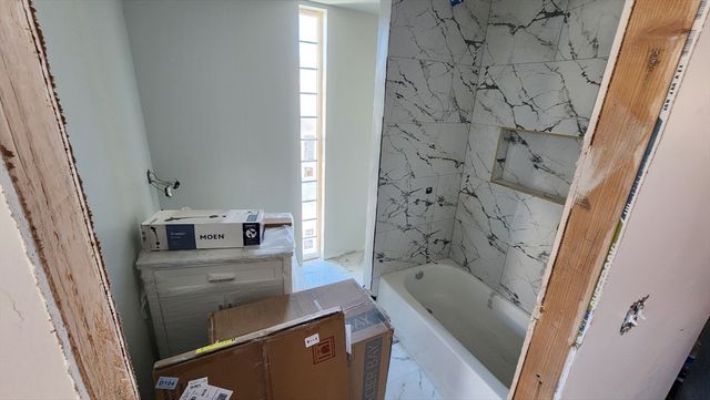 47 Laurel St 47, Worcester, MA 01605