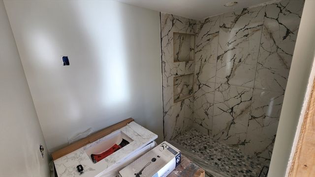 47 Laurel St 47, Worcester, MA 01605