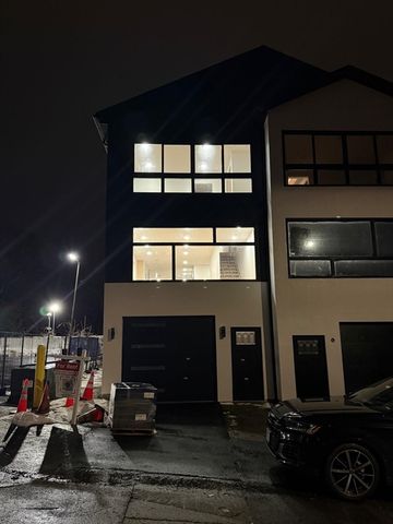 47 Laurel St 47, Worcester, MA 01605