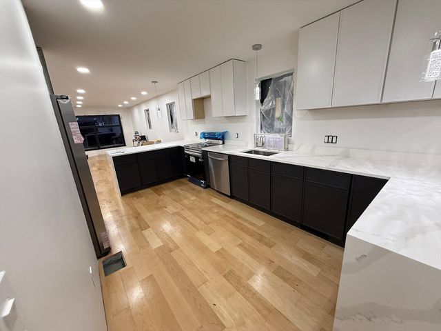 47 Laurel St 47, Worcester, MA 01605