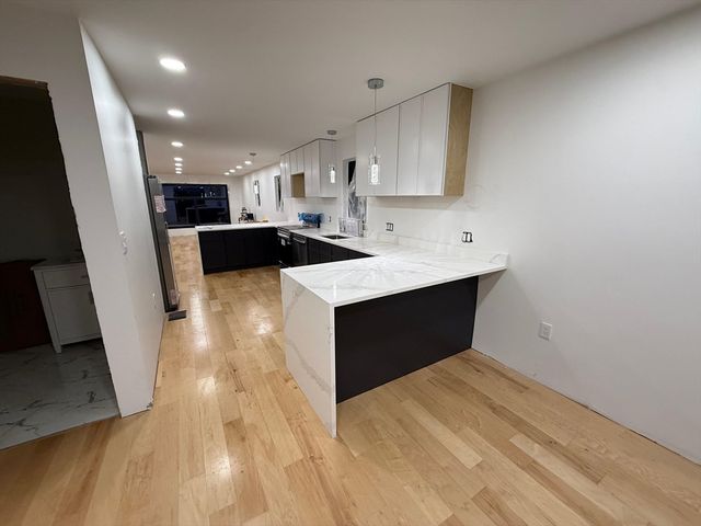 47 Laurel St 47, Worcester, MA 01605