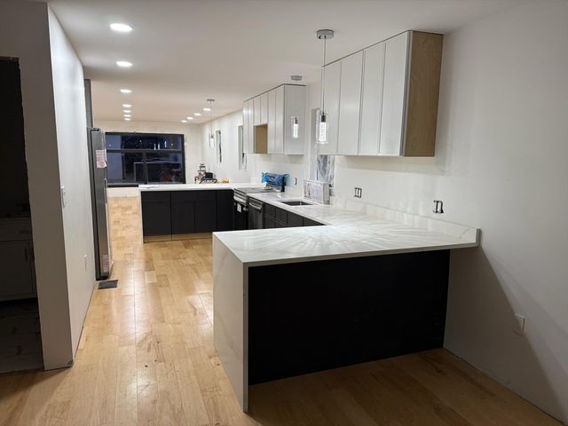 47 Laurel St 47, Worcester, MA 01605