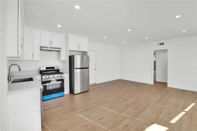 13018 Valleyheart Drive 11, Studio City, CA 91604