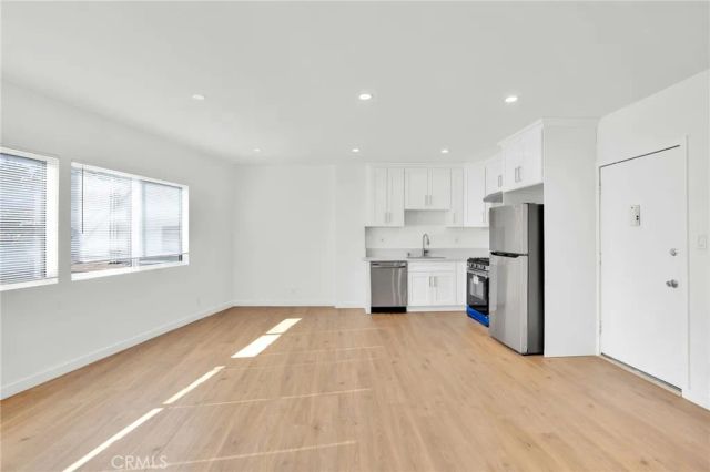 13018 Valleyheart Drive 11, Studio City, CA 91604