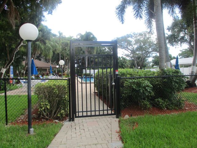 3151 S Palm Aire Drive 404, Pompano Beach, FL 33069