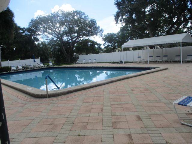 3151 S Palm Aire Drive 404, Pompano Beach, FL 33069