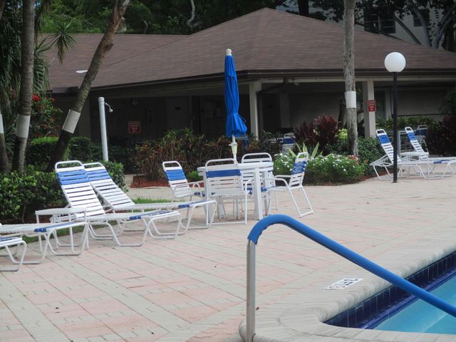 3151 S Palm Aire Drive 404, Pompano Beach, FL 33069