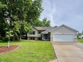 131 24th Street W, Hastings, MN 55033