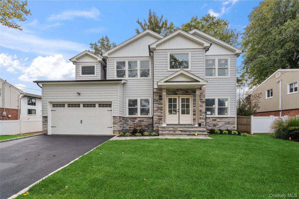 10 Beth Lane, Plainview, NY 11803