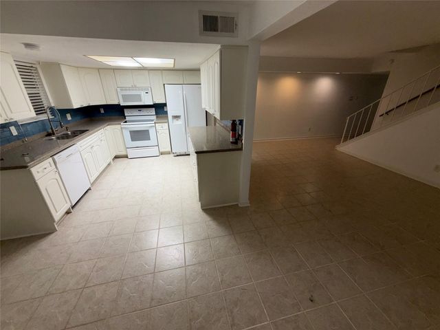 5005 Georgi Lane 215, Houston, TX 77092