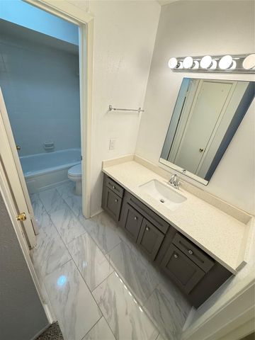 5005 Georgi Lane 215, Houston, TX 77092