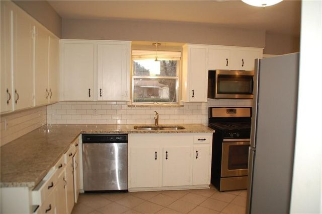 1133 Valley View Drive, Hurst, TX 76053