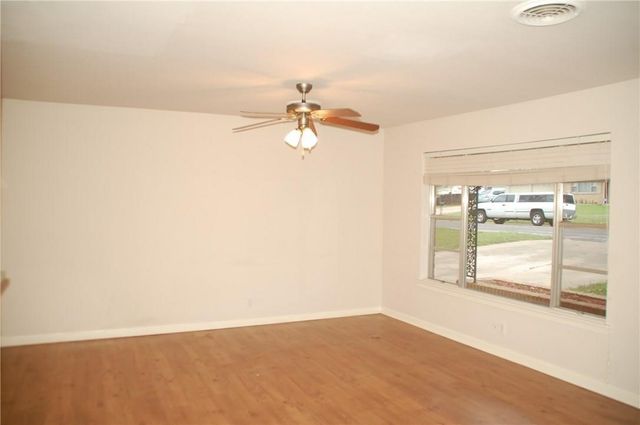 1133 Valley View Drive, Hurst, TX 76053
