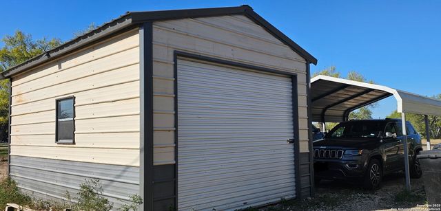 275 W Trail, Pleasanton, TX 78064