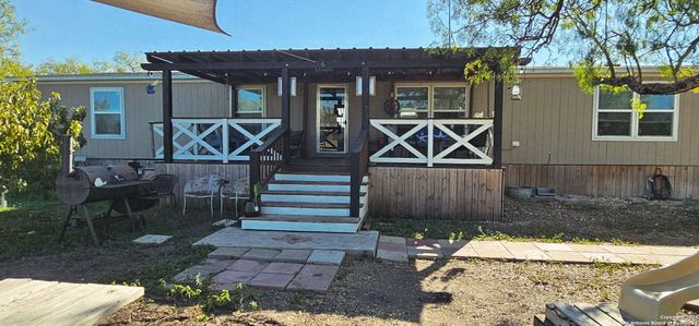 275 W Trail, Pleasanton, TX 78064