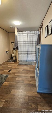 275 W Trail, Pleasanton, TX 78064