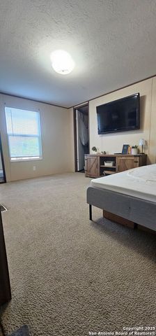 275 W Trail, Pleasanton, TX 78064