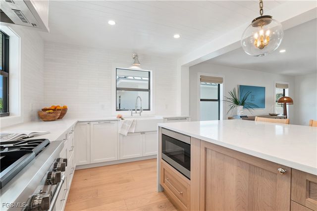 24 Beach Homes, Captiva, FL 33924