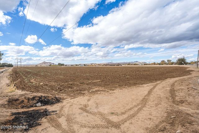 3635 N Valley Drive, Las Cruces, NM 88007
