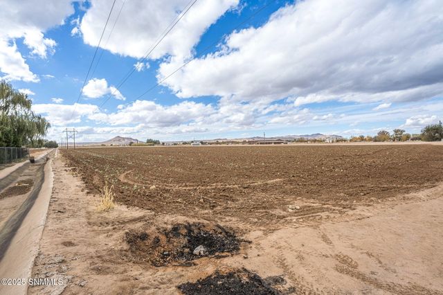 3635 N Valley Drive, Las Cruces, NM 88007