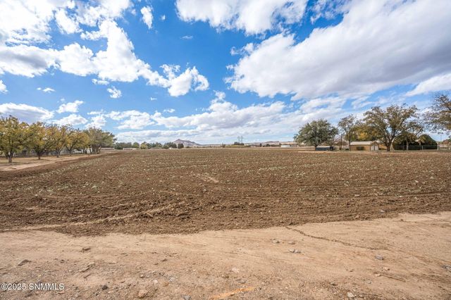 3635 N Valley Drive, Las Cruces, NM 88007