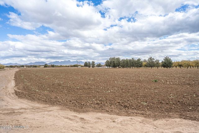 3635 N Valley Drive, Las Cruces, NM 88007