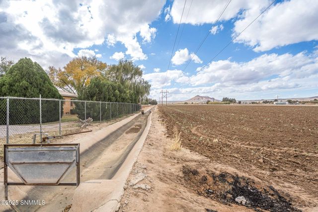 3635 N Valley Drive, Las Cruces, NM 88007