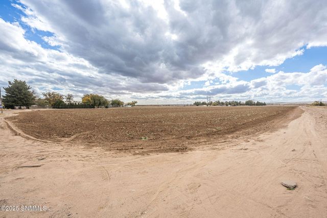 3635 N Valley Drive, Las Cruces, NM 88007