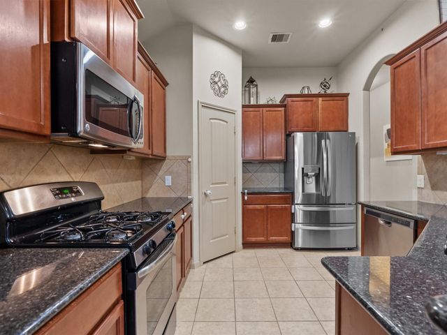 605 Pedernales Street, Webster, TX 77598